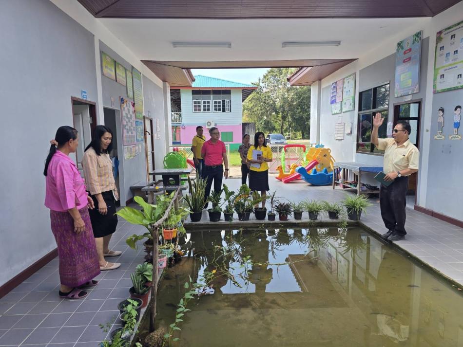 วันที่ 21 ตุลาคม 2568 นางรพีพรรณ ปานะถึก ปลัดเทศบาลยางชุม นางสุดาภรณ์ ศรีหิรัญ รองปลัดเทศบาล นายกฤตธนา หงษ์วงศ์ ผู้อำนวยการกองช่าง และนายธรรมนูญ อเวรา ผู้อำนายกองการศึกษา ได้มาเยี่ยมศูนย์พัฒนาเด็กเล็กศรีชมชื่นสว่างอารมณ์ เพื่อรับทราบปัญหาต่างๆ จะได้นำปัญหาไปแก้ไขต่อไป