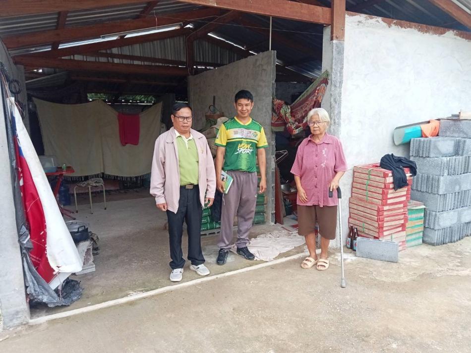 วันที่ 24 กันยายน 2568 เวลา 09.30 น. นายสมควร  ระแพงศรี นายกเทศมนตรีตำบลยางชุม  มอบหมายให้  นายคมสัน เสนสอน หัวหน้าฝ่ายอำนวยการ พร้อมนายวิชัย เมมาลี นักพัฒนาชุมชน และนายประมวล จับมั่น ผู้ช่วยเจ้าพนักงานพัฒนาชุมชน  ลงพื้นที่บ้านจุ้ม หมู่ที่ 6 บ้านโนนทอง หมู่ที่ 7 และบ้านหนองแปน หมู่ที่ 8เพื่อติดตามความคืบหน้าการดำเนินงานตามโครงการปรับสภาพแวดล้อมและสิ่งอำนวยความสะดวกของผู้สูงอายุให้เหมาะสมและปลอดภัย