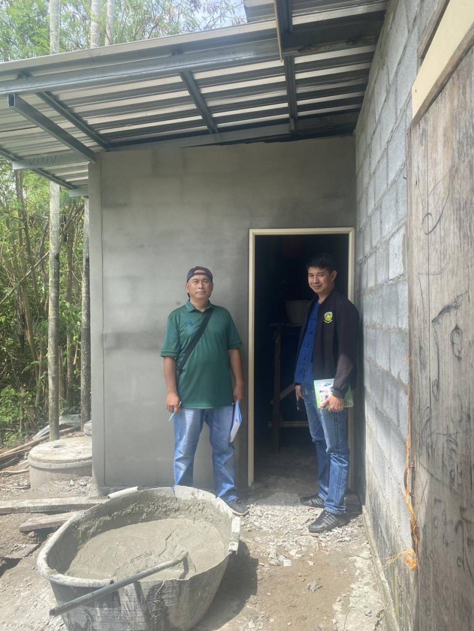 วันที่ 1 ตุลาคม  2568 นายสมควร  ระแพงศรี นายกเทศมนตรีตำบลยางชุม มอบหมายให้นายวิชัย เมมาลี นักพัฒนาชุมชน และนายประมวล จับมั่น ผู้ช่วยเจ้าพนักงานพัฒนาชุมชน ลงพื้นที่เพื่อติดตามความคืบหน้าการดำเนินงานก่อสร้างห้องน้ำ บ้านจุ้ม ม.6 และบ้านโนนทอง ม.7 ตามโครงการปรับสภาพแวดล้อมและสิ่งอำนวยความสะดวกของผู้สูงอายุ