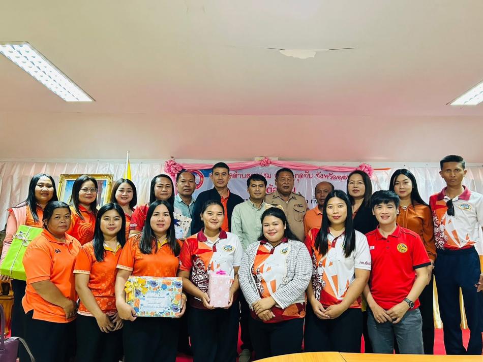 วันที่ 2 ตุลาคม 2568 นายสมควร ระเเพงศรี นายกเทศมนตรี พร้อมด้วยคณะผู้บริหาร สมชิกสภาฯ หัวหน้าส่วน ข้าราชการ พนักงานจ้าง  ร่วมต้อนรับ พนักงานเทศบาลที่ย้ายมาดำรงตำแหน่งจำนวน 4 ท่าน 1. นางรพีพรรณ  ปานะถึก  ตำแหน่ง ปลัดเทศบาล 2. นางสุดาภรณ์ ศรีหิรัญ ตำแหน่ง รองปลัดเทศบาล 3. จ่าเอกวิเชียร สวาทนา ตำแหน่ง เจ้าพนักงานจัดเก็บรายได้ปฏิบัติงาน 4. นายภาณุกร ดีบุรี ตำแหน่ง เจ้าพนักงานธุรการปฏิบัติงาน พร้อมด้วยคณะผู้ หัวหน้าส่วนราชการ และเจ้าหน้าที่ทุกท่านที่มาส่งด้วยความยินดียิ่ง