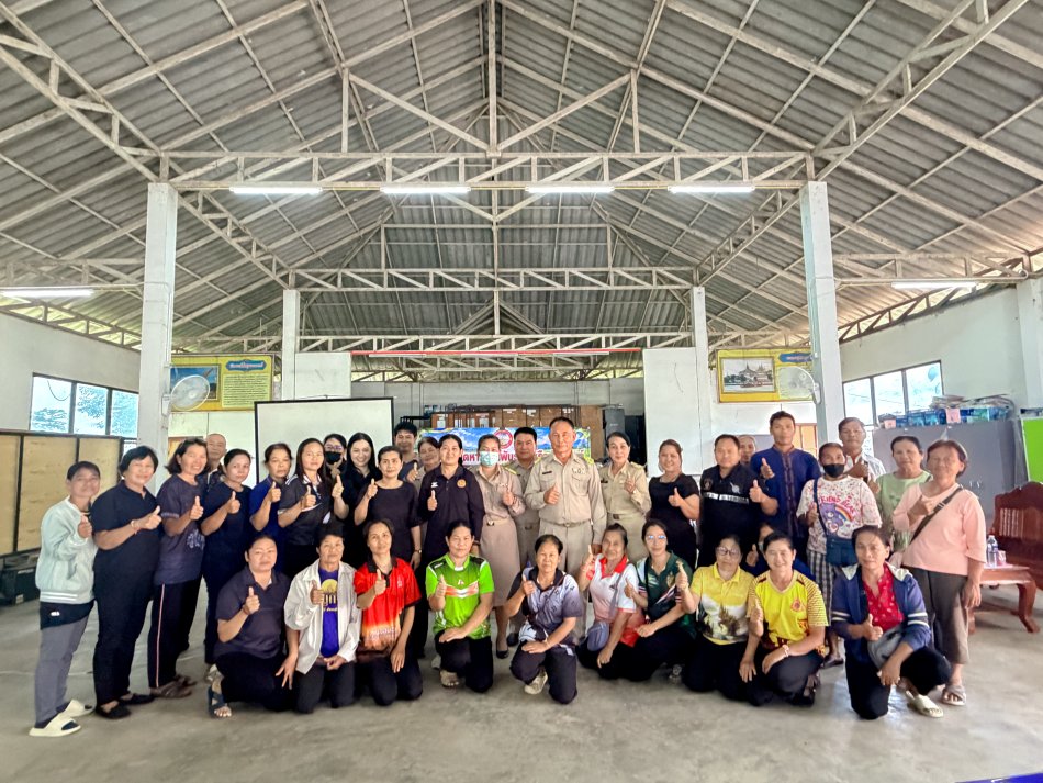 วันที่  28 กันยายน  2569  เทศบาลตำบลยางชุม ได้จัดโครงการจัดหาเมล็ดพันธุ์พืชหรือพันธุ์สัตว์ ประจำปีงบประมาณ 2569   โดยมี นายสมควร ระเเพงศรี นายกเทศมนตรีตำบลยางชุม เป็นประธานในพิธีเปิดโครงการดังกล่าว  เเละนางรพีพรรณ ปานะถึก ปลัดเทศบาลตำบลยางชุม กล่าวรายงาน โดยมี คณะผู้บริหาร สมาชิกสภาเทศบาลตำบลยางชุม หัวหน้าส่วนราชการ พนักงานเทศบาล  ผู้นำชุมชน (อสม) ประชาชน เข้าร่วม โครงการ เเละได้รับเกียรติจากวิทยากรจากเกษตรอำเภอ โดย นางสาวนภาภรณ์ วรรณโรจน์ นักวิชาการส่งเสริมการเกษตรชำนาญการ เเละ นายสงกรานต์ ไทยฤทธิ์ นักวิชาการส่งเสริมการเกษตรชำนาญการ  นายณัฐพล วิเชียรเพชร นักวิชาการส่งเสริมการเกษตรปฏิบัติการ ที่มาให้ความรู้แก่ผู้ที่เข้าร่วมโครงการ  ณ หอประชุมอเนกประสงค์สำนักงานเทศบาลตำบลยางชุม อำเภอกุดจับ จังหวัดอุดรธานี 