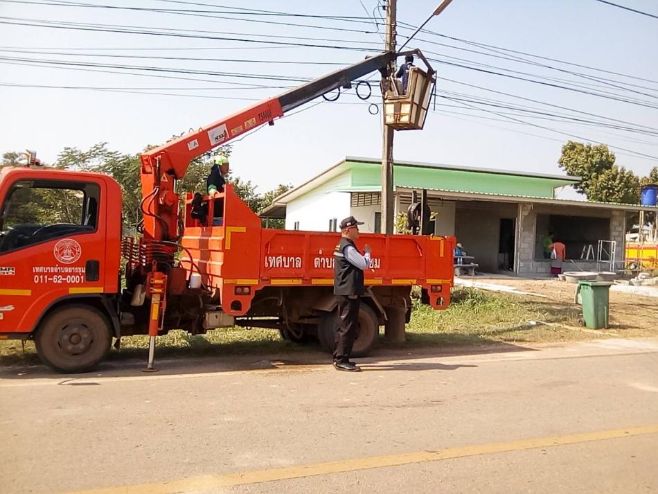 วันที่ 16 มกราคม 2569 นายสมควร ระเเพงศรี นายกเทศมนตรีตำบลยางชุม ได้มอบหมายให้สมาชิกสภาฯ ในเขตพื้นที่พร้อมทีมงานกองช่างได้ออกสำรวจเเละช่อมแซมไฟฟ้าที่ชำรุดเสียหาย ในเขตพื้นที่เทศบาลตำบลยางชุม หมู่ที่13 บ้านยางชุม อำเภอกุดจับ จังหวัดอุดรธานี