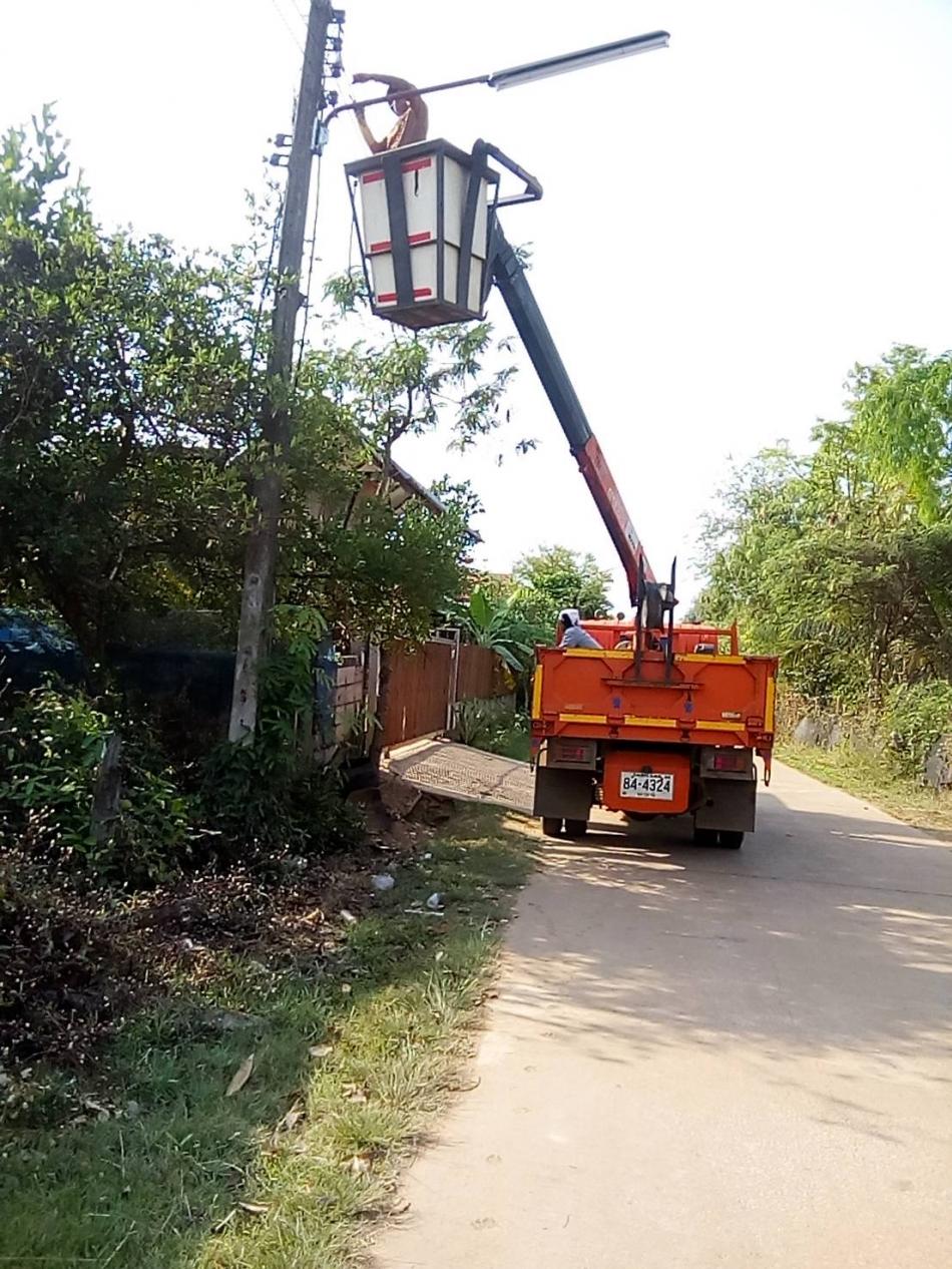 วันที่ 9 มีนาคม  2569 นายสมควร ระเเพงศรี นายกเทศมนตรีตำบลยางชุม มอบหมายทีมงานกองช่าง ออกพื้นที่สำรวจไฟฟ้า เเละซ่อมแซมไฟฟ้าที่ชำรุดเสียหาย ม.7 บ้านโนนทอง ตำบลเชียงเพ็ง อำเภอกุดจับ จังหวัดอุดรธานี 