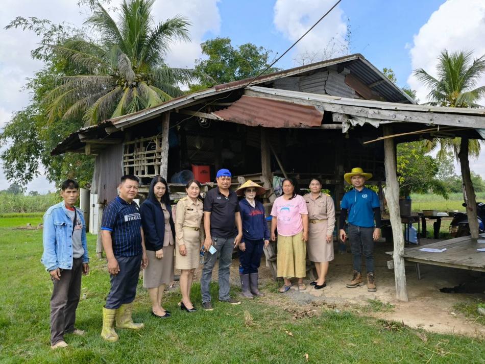 วันที่ 10 พฤศจิกายน 2568 นายสมควร ระเเพงศรี นายกเทศมนตรีตำบลยางชุม มอบหมายให้ นางสาวรัชนี บุบผาชื่น รองนายกเทศมนตรีตำบลยางชุม นางสนิท ม่วงสุราษฎร์ เลขานุการนายกเทศมนตรีตำบลยางชุม นางสุดาภรณ์ ศรีหิรัญ รองปลัดเทศบาลตำบลยางชุม นายภาณุวัฒน์ ขาวขันธ์ เจ้าพนักงานป้องกันฯ พร้อมด้วยเจ้าหน้าที่ที่เกี่ยวข้อง ลงสำรวจตรวจสอบความเสียหายผู้เสียหาย(เพิ่มเติม) ผู้ประสบอุทกภัยพิบัติ จำนวน5 ราย ม.12 บ้านนาแค