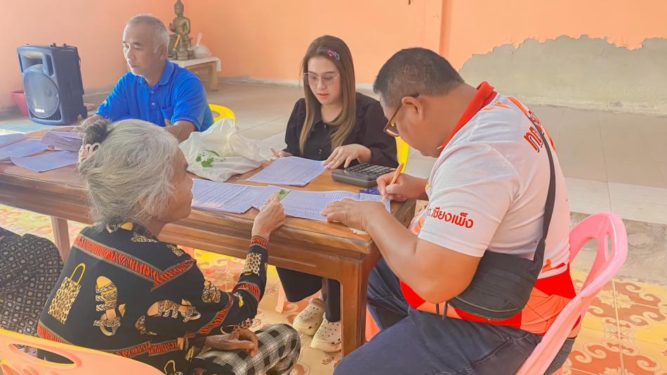 วันที่ 13 มีนาคม 2569 นายสมควร ระเเพงศรี นายกเทศมนตรีตำบลยางชุม มอบหมายให้ งานจัดเก็บรายได้ออกพื้นที่เก็บค่าขยะ ค่าภาษีที่ดินเเละสิ่งปลูกสร้าง ประจำปี หมู่ 6 บ้านจุ้ม ตำบลเชียงเพ็ง อำเภอกุดจับ จังหวัดอุดรธานี