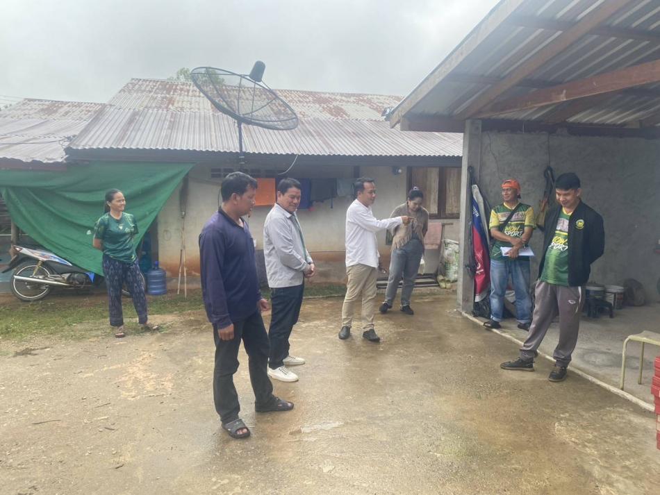 วันที่ 17 กันยายน 2568 เวลา 09.00 น. นายสมควร  ระแพงศรี นายกเทศมนตรีตำบลยางชุม  มอบหมายให้ นายสุมิตร  มาบุญ  รองนายกเทศมนตรี พร้อมนายช่างโยธา นักพัฒนาชุมชน และเจ้าพนักงานป้องกันฯ ลงพื้นที่บ้านโนนทอง หมู่ที่ 7 เพื่อติดตามการดำเนินงานตามโครงการปรับสภาพแวดล้อมและสิ่งอำนวยความสะดวกของผู้สูงอายุให้เหมาะสมและปลอดภัย