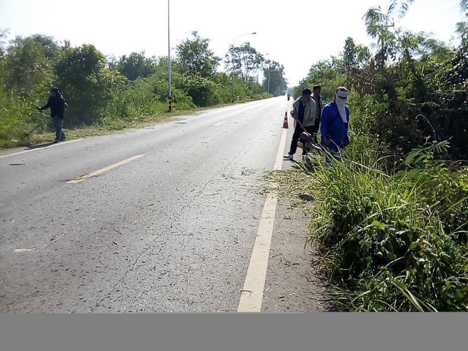 วันที่ 28 พฤศจิกายน 2568 นายสมควร ระเเพงศรี นายกเทศมนตรีตำบลยางชุม มอบหมายให้ พนักงานรักษาความสะอาด ร่วมกันทำความสะอาดบริเวณ 2 ข้างทาง สายหน้าสำนักงานเทศบาลตำบลยางชุม 