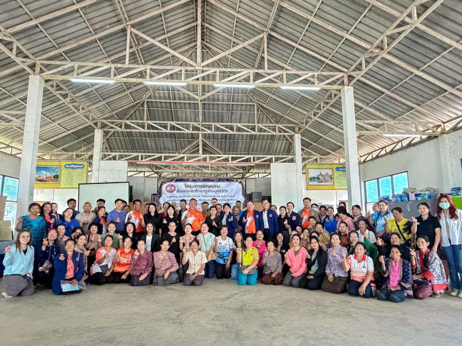 วันที่ 15 มีนาคม 2569 เทศบาลตำบลยางชุม จัดโครงการฝึกอบรมสัมนาเเละศึกษาดูงานบุคลากร ผู้บริหาร สมาชิกสภาเทศบาล พนักงานเทศบาล พนักงานจ้างเเละเครือข่ายภาคประชาชน เพื่อเพิ่มประสิทธิภาพการปฎิบัติงานเเละเทิดทูนสถาบันชาติ ศาสนา พระมหากษัตริย์ ประจำปี 2569 ระว่างวันที่ 15-17 มีนาคม 2569 โดยมี นายสมควร ระเเพงศรี นายกเทศมนตรีตำบลยางชุม เป็นประธานเปิดโครงการเเละนางรพีพรรณ ปานะถึก ปลัดเทศบาลตำบลยางชุม กล่าวรายงานโครงการ เเละนางสาวสุภาภรณ์ ชัยประสานสินธุ์ ท้องถิ่นอำเภอกุดจับ ให้เกียรติมาเป็นวิทยากรในครั้งนี้ ณ หอประชุมเทศบาลตำบลยางชุม อำเภอกุดจับ จังหวัดอุดรธานี 