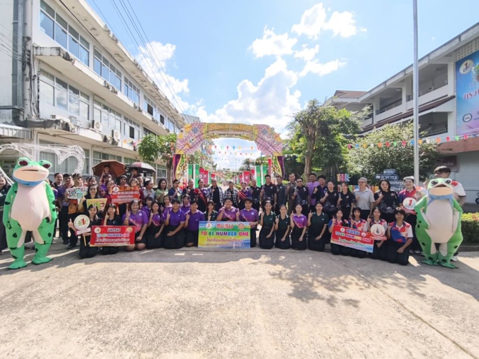 วันที่ 26 พฤษภาคม 2569  นายธรรมนูญ  อเวรา ผู้อำนวยการกองการศึกษา เป็นตัวแทนจากนายกเทศมนตรีตำบลยางชุม  ร่วมต้อนรับคณะกรรมประเมินผลการดำเนินงานชมรม TO BE NUMBER ONE ระดับประเทศ ประจำปี 2569 ณ โรงเรียนเชียงเพ็งวิทยา 