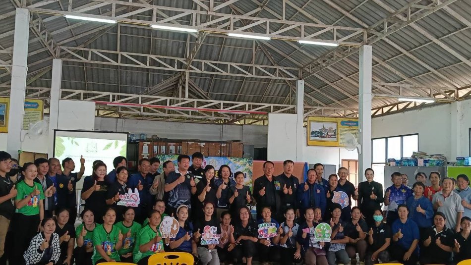วันที่  16 กันยายน  2569 เทศบาลตำบลยางชุม ได้จัดโครงการจัดการขยะในชุมชน ประจำปีงบประมาณ พ.ศ. 2569   โดยมี นายสมควร ระเเพงศรี นายกเทศมนตรีตำบลยางชุม เป็นประธานในพิธีเปิดโครงการดังกล่าว  เเละนางรพีพรรณ ปานะถึก ปลัดเทศบาลตำบลยางชุม กล่าวรายงาน โดยมี คณะผู้บริหาร สมาชิกสภาเทศบาลตำบลยางชุม หัวหน้าส่วนราชการ พนักงานเทศบาล  ผู้นำชุมชน (อสม) เข้าร่วม ณ หอประชุมเทศบาลตำบลยางชุมเเละได้รับเกียรติวิทยากรจาก สํานักงานทรัพยากรธรรมชาติและสิ่งแวดล้อม จังหวัดอุดรธานีโดย นางสาวกานต์สินี ดวงดี  นักวิชาการสิ่งแวดล้อมชำนาญการพิเศษ ผู้อำนวยการส่วนสิ่งแวดล้อม เเละนายฉกรรจ์ แสงไว เจ้าหน้าที่บริหารงานทั่วไป