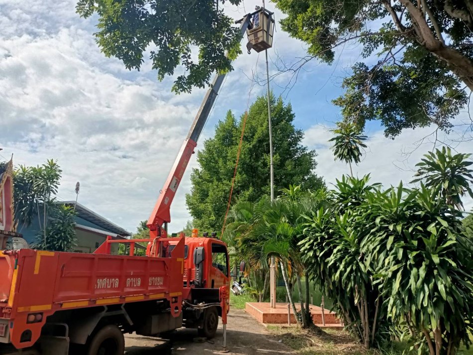 วันที่ 26 สิงหาคม 2569 นายสมควร ระเเพงศรี นายกเทศมนตรีตำบลยางชุม มอบหมายให้กองช่างนำรถกระเช้าลงพื้นที่อำนวยความสะดวกแก้ไขปัญหาเชือกธงชาติบริเวณหน้าเสาธงชาติติดขัดที่นอกที่รอก ณ โรงเรียนบ้านเชียงเพ็ง หมู่  3 บ้านเชียงเพ็ง  ตำบลเชียงเพ็ง อำเภอกุดจับ จังหวัดอุดรธานี