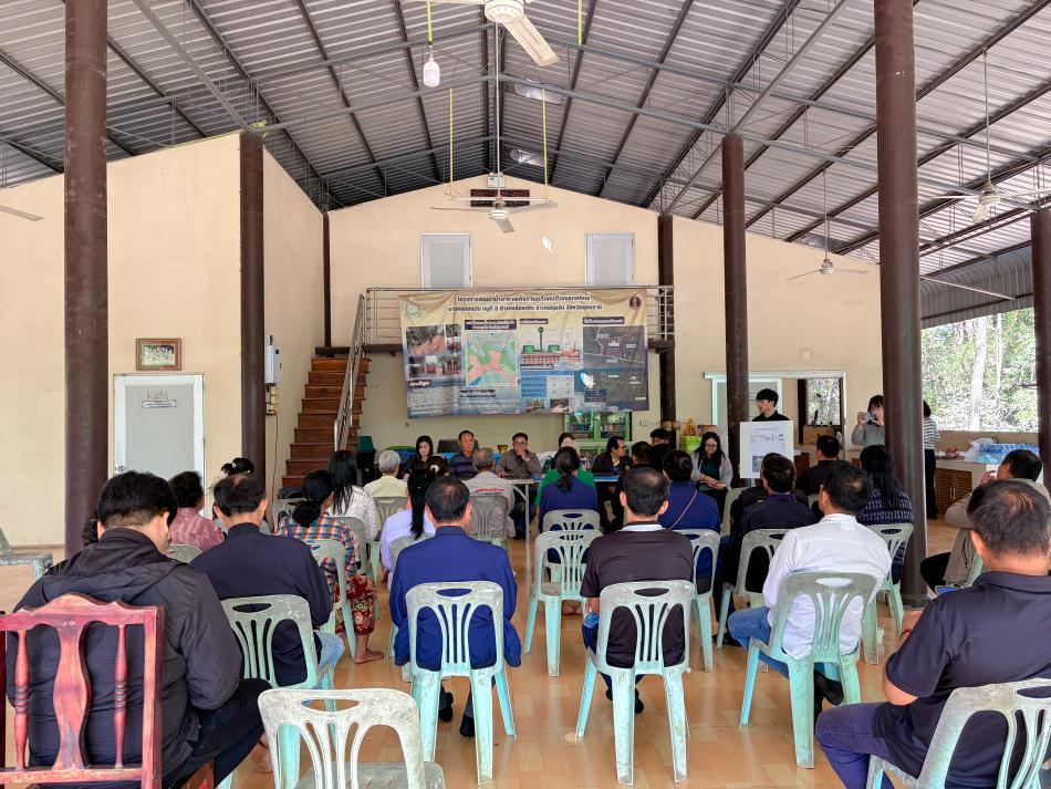 วันที่ 10 กุมภาพันธ์ 2569 นายสมรวร ระเเพงศรี นายกเทศมนตรีตำบลยางชุม พร้อมด้วย คณะผู้บริหาร หัวหน้าส่วนราชการ สมาชิกสภาฯ ในเขตพื้นที่ ผู้นำชุมชน ประชาชน เเละเจ้าหต้าที่กรมทรัพยากรน้ำบาดาล เขต 10 เข้าร่วมรับฟังการชี้เเจงโครงการจัดหาน้ำขาดาลขนาดใหญ่แก้ปัญหาภัยเเล้งอันเนื่องมาจากพระราชดำริ บ้านหนองแปน หมู่ 8 ตำบลเชียงเพ็ง อำเภอกุดจับ จังหวัดอุดรธานี   