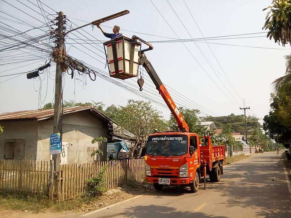วันที่ 8 เมษายน  2569 นายสมควร ระเเพงศรี นายกเทศมนตรีตำบลยางชุม มอบหมายให้ กองช่างลงพื้นที่สำรวจเเละซ่อมแซมไฟฟ้าส่องสว่าง ในเขตพื้นที่เทศบาลตำบลยางชุม หมู่ที่ 11 บ้านตาลโกน ตำบลเชียงเพ็ง อำเภอกุดจับ จังหวัดอุดรธานี