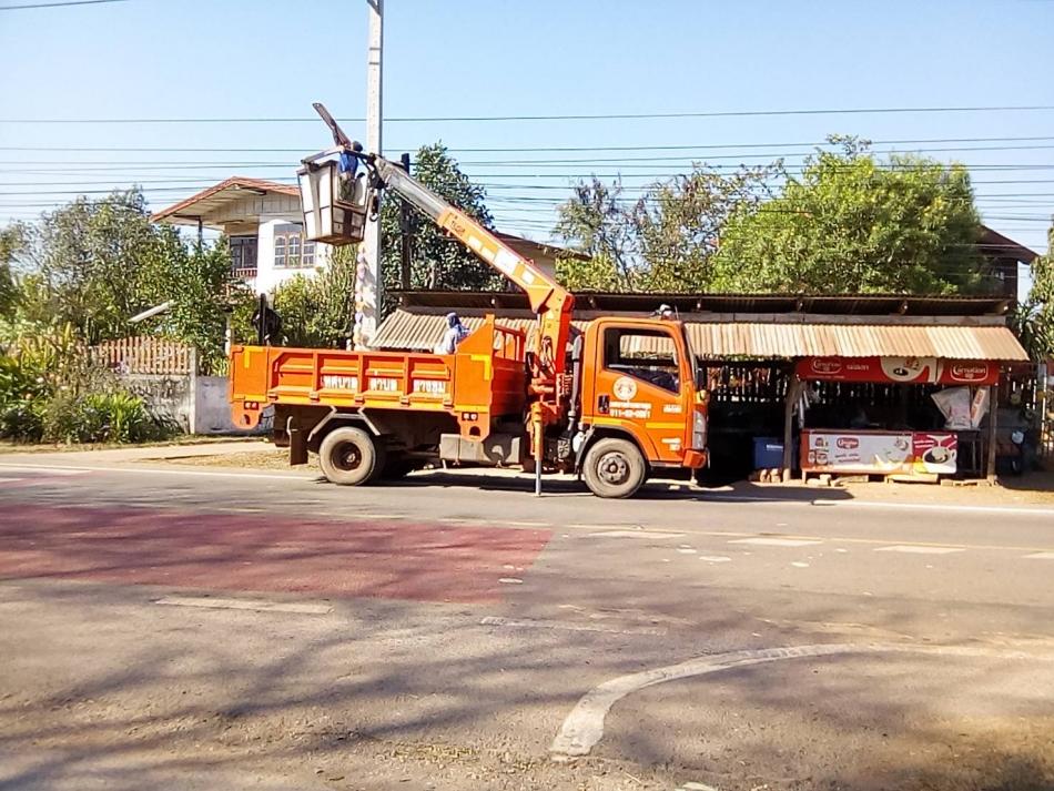 วันที่ 6 กุมภาพันธ์ 2569 นายสมควร ระเเพงศรี นายกเทศมนตรีตำบลยางชุม มอบหมายทีมงานกองช่าง ออกพื้นที่สำรวจไฟฟ้า เเละซ่อมแซมไฟฟ้าที่ชำรุดเสียหาย บริเวณ โรงเรียนเชียงเพ็งวิทยา ม3 บ้านเชียงเพ็ง เเละ ม13 บ้านยางชุม ตำบลเชียงเพ็ง อำเภอกุดจับ จังหวัดอุดรธานี 