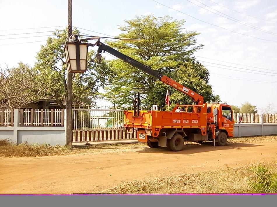 วันที่ 13 กุมภาพันธ์ 2569 นายสมควร ระเเพงศรี นายกเทศมนตรีตำบลยางชุม มอบหมายทีมงานกองช่าง ออกพื้นที่สำรวจไฟฟ้า เเละซ่อมแซมไฟฟ้าที่ชำรุดเสียหาย ม.11 บ้านตาลโกน ตำบลเชียงเพ็ง อำเภอกุดจับ จังหวัดอุดรธานี 