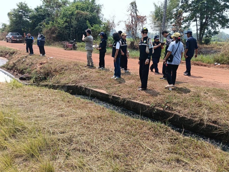 วันที่ 12 เมษายน 2569 นายสมควร ระเเพงศรี นายกเทศมนตรีตำบลยางชุม พร้อมด้วยคณะผู้บริหาร สมาชิกสภาฯ นางเเสงจันทร์ สมศรีมี กำนันตำบลเชียงเพ็ง เเละเจ้าหน้าที่ ดูแล คลองชลประทาน จัดเตรียมสถานที่หมู่ 5 บ้านถิ่น อำนวยความสะดวกให้ประชาชนในพื้นที่ได้เล่นน้ำคล้ายร้อน ในช่วงสงกรานต์