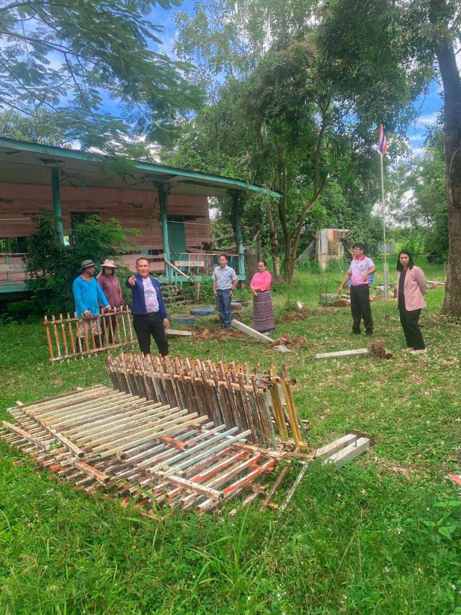 วันที่ 14 ตุลาคม 2568 นายสมควร ระเเพงศรี นายกเทศมนตรีตำบลยางชุม พร้อมด้วยคณะผู้บริหาร สมาชิกสภาฯ รองปลัดเทศบาล หัวหน้าสำนักปลัดเทศบาล ผู้อำนวยการกองช่าง เเละเจ้าหน้าที่ลงสำรวจรั้วศูนย์พัฒนาเด็กเล็กวัดทุ่งสว่างโนนทอง เพื่อความปลอดภัยของเด็กเล็ก ตำบลเชียงเพ็ง อำเภอกุดจับ จังหวัดอุดรธานี