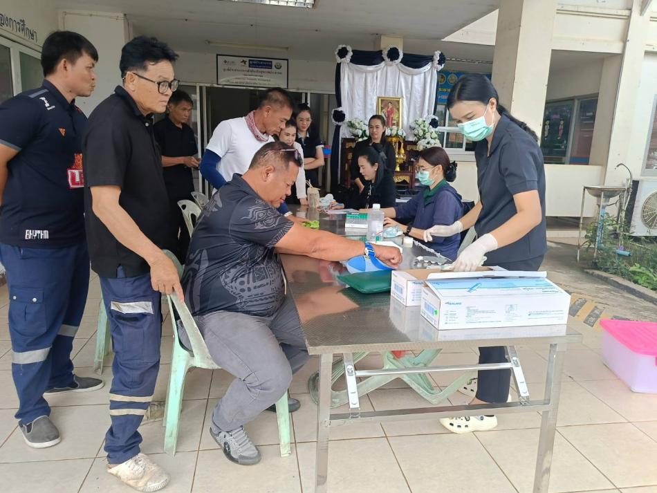 วันที่ 12 พฤศจิกายน 2568    ด้วยโรงพยาบาลส่งเสริมสุขภาพตำบลบ้านสร้างแป้น ตำบลเชียงเพ็ง อำเภอกุดจับ ได้มาดำเนินการ ตรวจคัดกรองโรคติดเชื้อไวรัสตับอักเสบบี และซี ประจำปีงบประมาณ 2569  ให้กับคณะผู้บริหาร ข้าราชการ พนักงานเทศบาล ณ เทศบาลตำบลยางชุม