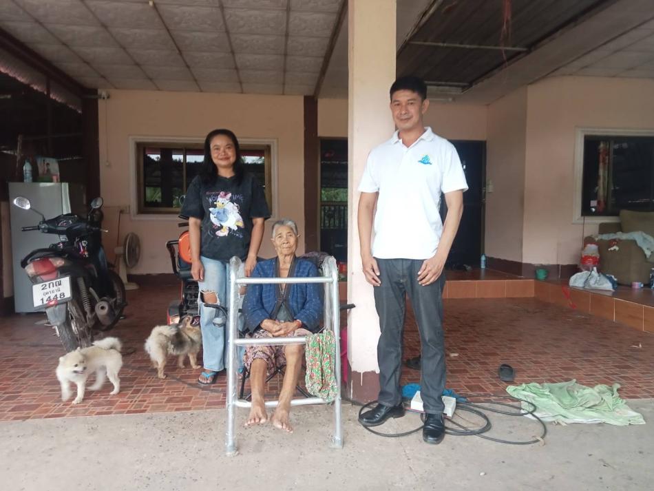 วันที่  13พฤศจิกายน 2568 นายสมควร ระเเพงศรี นายกเทศมนตรีตำบลยางชุม มอบหมายให้นายวิชัย เมมาลี นักพัฒนาชุมชน งานสวัสดิการและพัฒนาชุมชน  ลงพื้นที่สำรวจบ้านพักที่อยู่อาศัยผู้สูงวัย ม.9 เพื่อรวบรวมข้อมูลนำส่ง พมจ.อุดรธานี ตามโครงการปรับสภาพแวดล้อมและสิ่งอำนวยความสะดวกของผู้สูงอายุให้เหมาะสมและปลอดภัย ประจำปีงบประมาณ 2569 (เพิ่มเติม) และลงพื้นที่ติดตามผู้สูงอายุ ม.7 บ้านโนนทอง ที่้เกิดอุบัติเหตุเนื่องจากขาอ่อนแรงและต้องการรถวิลแชร์