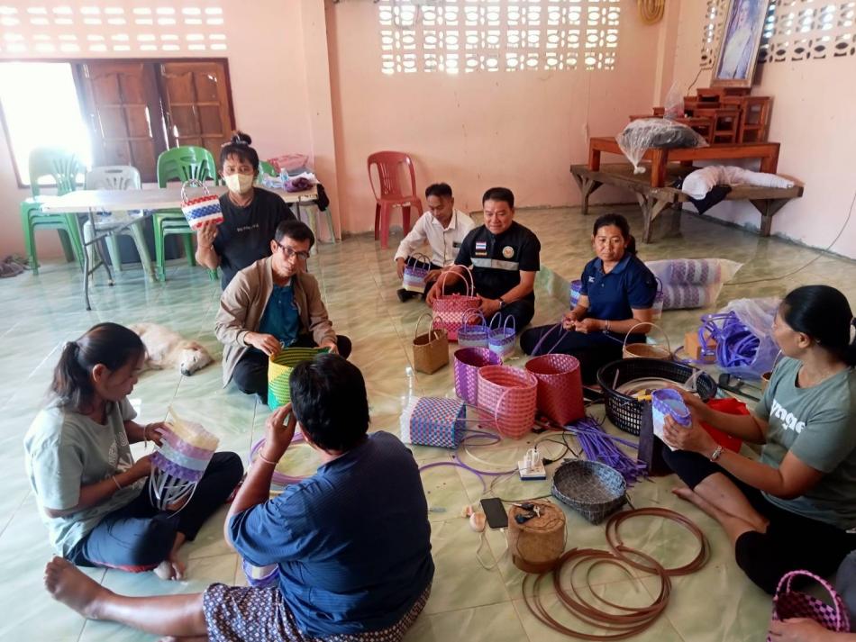 วันที่ 14 พ.ย. 2568 นายสมควร  ระแพงศรี นายกเทศมนตรีตำบลยางชุม  มอบหมายให้  นายสุมิตร มาบุญ รองนายกเทศมนตรีตำบลยางชุม นายสุวิเชียร ใจกล้า สท.เขต 1 พร้อมนายวิชัย เมมาลี นักพัฒนาชุมชน ลงพื้นที่ติดตามการดำเนินงานกลุ่มอาชีพบ้านถิ่น และปรึกษาหารือปัญหาและอุปสรรคในการดำเนินงาน เพื่อใช้เป็นโมเดลในการนำร่องส่งเสริมกลุ่มอาชีพในเขตเทศบาลต่อไป