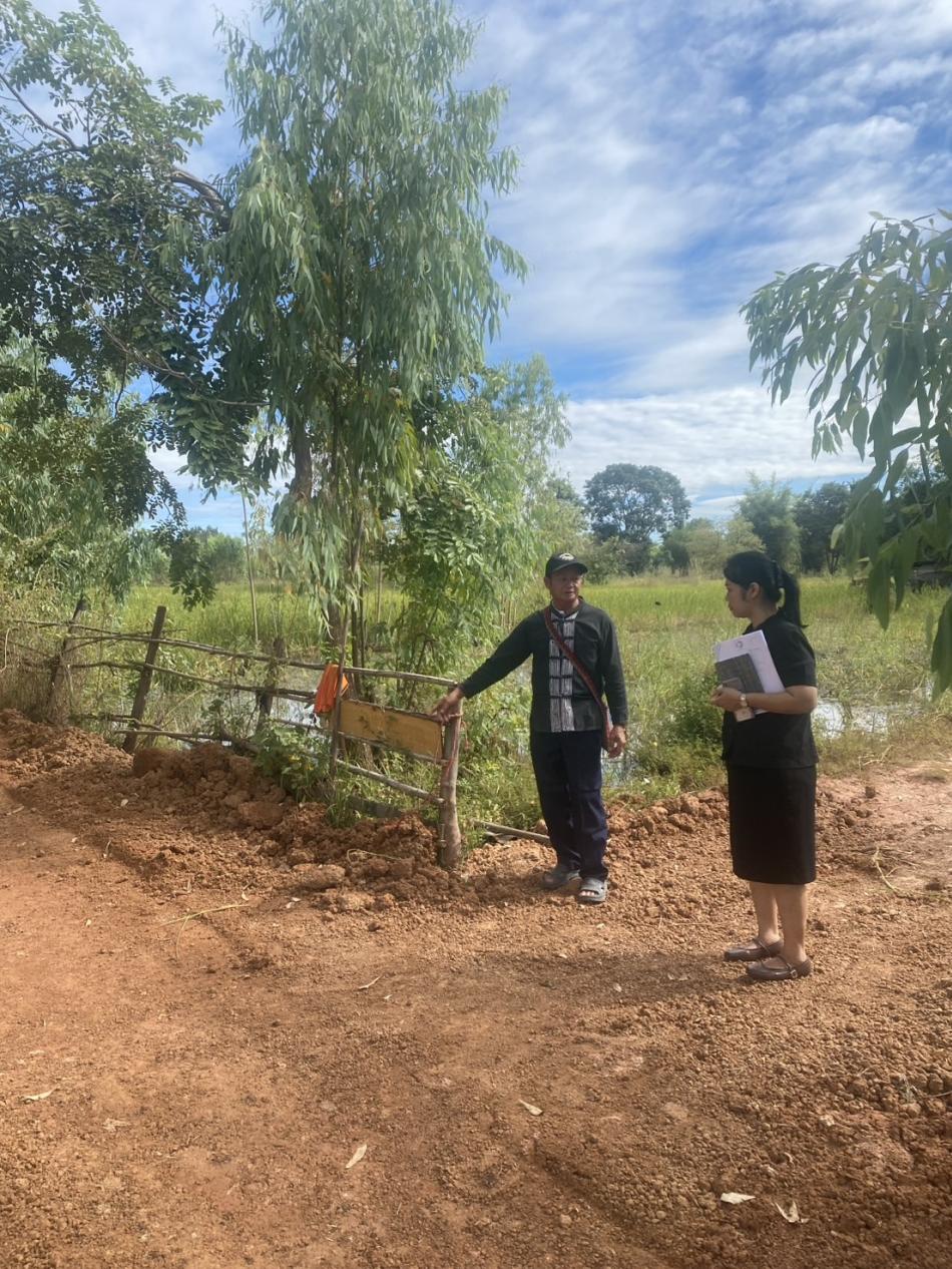 วันที่ 31 ตุลาคม 2568 นายสมควร ระเเพงศรี นายกเทศมนตรีตำบลยางชุม มอบหมายให้ นางสุดาภรณ์ ศรีหิรัญ รองปลัดเทศบาล นายธวัช บุติพันคา สมาชิกสภาเทศบาล ลงพื้นที่ ตรวจสอบพื้นที่ร้องเรียน น้ำท้วมขังนาข้าว หมู่ 11 บ้านตาลโกน