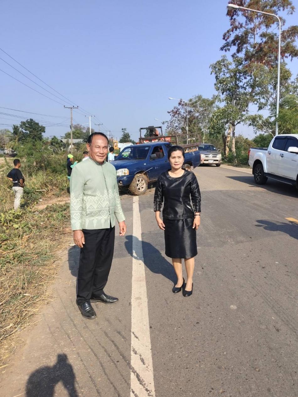 วันที่ 16 มกราคม 2569 นายสมควร ระแพงศรี นายกเทศมนตรีตำบลยางชุม นางระพีพรรณ ปานะถึก ปลัดเทศบาลตำบลยางชุมพร้อมทีมงานกู้ชีพ ป้องกันและกองช่างออกตรวจเหตุและช่วยเหลือประชาชนรถส่งน้ำตกข้างถนนหน้าเทศบาลตำบลยางชุม