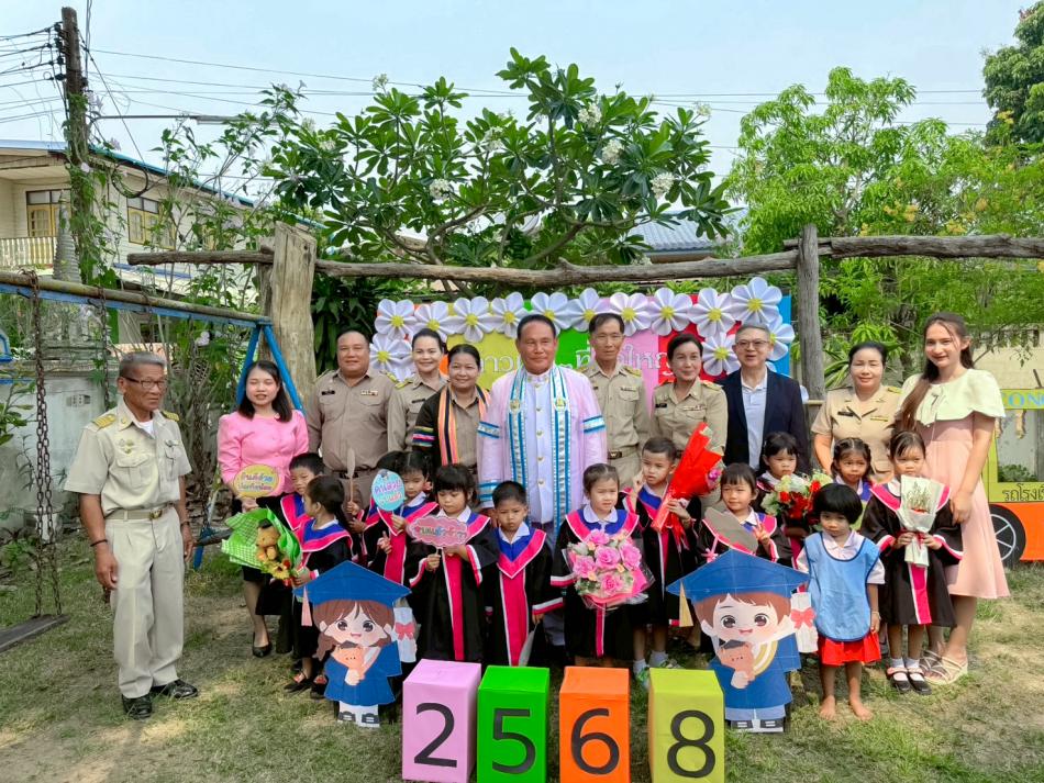 วันที่ 31 มีนาคม 2569 นายสมควร ระเเพงศรี นายกเทศมนตรีตำบลยางชุม พร้อมด้วยคณะผู้บริหาร สมาชิกสภาเทศบาล หัวหน้าส่วนราชการ ข้าราชการ ผู้ปกครองเด็กเข้าร่วมพิธีมอบวุฒิบัตร บัณฑิตน้อย ณ ศูนย์พัฒนาเด็กเล็กวัดโพธิ์ศรี สังกัดเทศบาลตำบลยางชุม อำเภอกุดจับ จังหวัดอุดรธานี