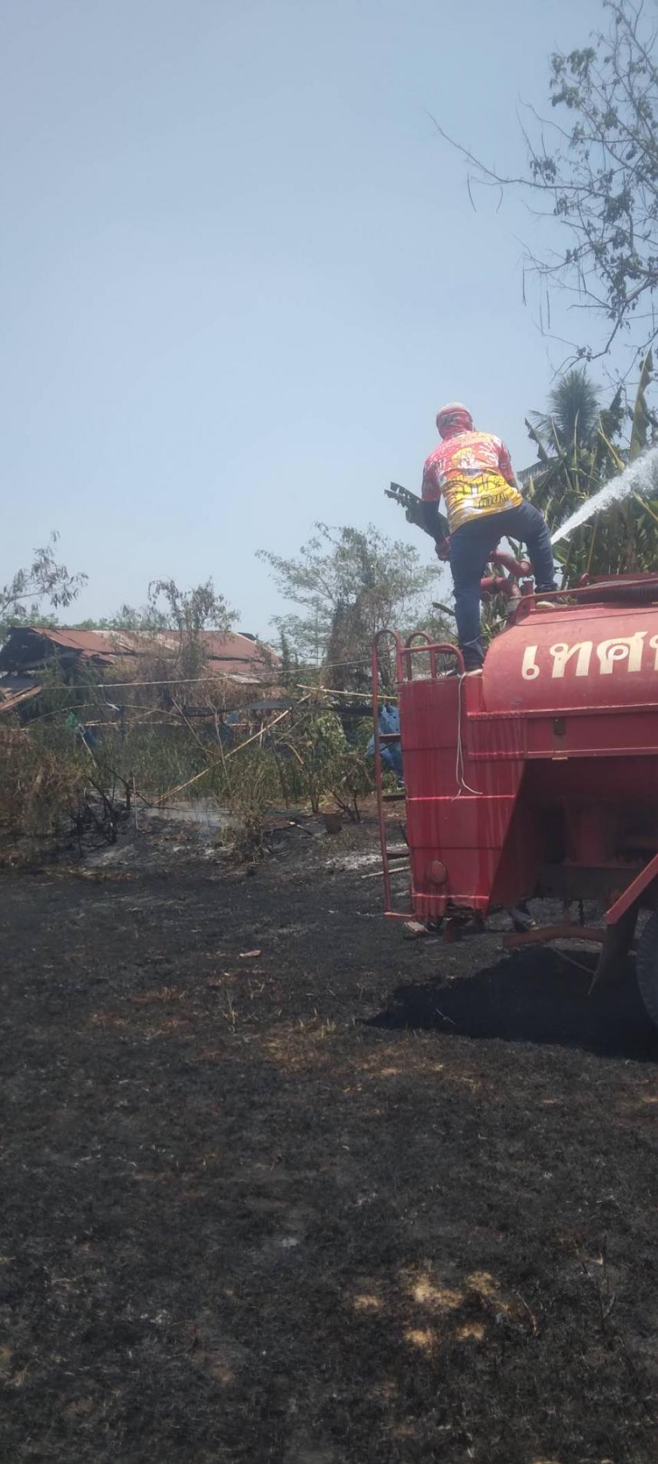 วันที่ 11 เมษายน  2569 นายสมควร ระเเพงศรี นายกเทศมนตรีตำบลยางชุม มอบหมายให้ เจ้าหน้าที่ประจำรถน้ำลงพื้นที่ดับไฟ ในเขตพื้นที่เทศบาลตำบลยางชุม หมู่ที่ 9 บ้านดงหินโงม ตำบลเชียงเพ็ง อำเภอกุดจับ จังหวัดอุดรธานี