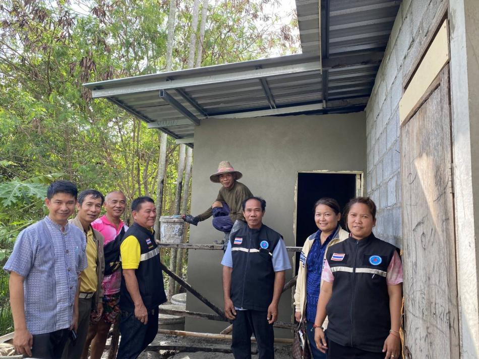 วันที่ 30 กันยายน 2568 เวลา 15.00 น. นายสมควร  ระแพงศรี นายกเทศมนตรีตำบลยางชุม  มอบหมายให้  นายสุมิตร มาบุญ รองนายกเทศมนตรีตำบลยางชุม นางสาวรัชนี บุบผาชื่น รองนายกเทศมนตรีตำบลยางชุม นายสุวิเชียร ใจกล้า สท.เขต 1 นางสาวพรประภา  พันธุ สท.เขต 1 พร้อมนายวิชัย เมมาลี นักพัฒนาชุมชน นายพสิษฐ์  คูณแก้ว นักวิชาการ สาธารณสุข ลงพื้นที่ติดตามความคืบหน้าการดำเนินงานก่อสร้างห้องน้ำ บ้านจุ้ม ม.6 ตามโครงการปรับสภาพแวดล้อมและสิ่งอำนวยความสะดวกของผู้สูงอายุ