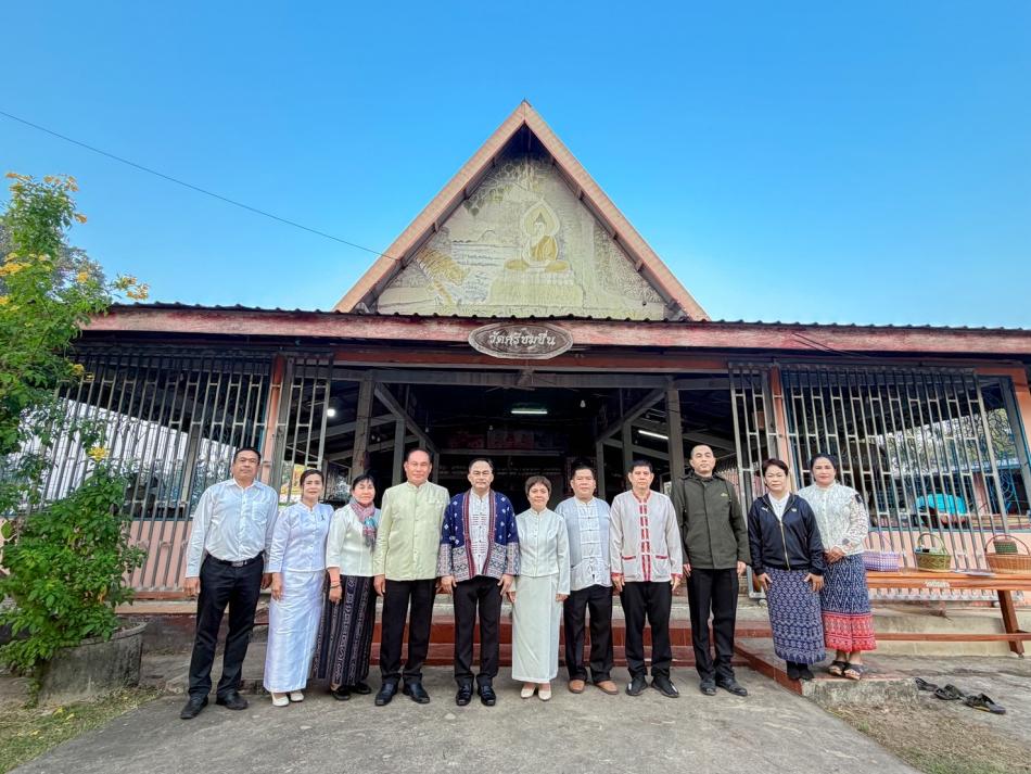 วันที่ 15 มกราคม 2569 นายสมควร ระเเพงศรี นายกเทศมนตรีตำบลยางชุม พร้อมด้วยคณะผู้บริหาร สมาชิกสภาเทศบาล หัวหน้าส่วนราชการ ข้าราชการ พนักงานเทศบาล ผู้นำชุมชนในเขตเทศบาลตำบลยางชุม ประชาชน เข้าร่วมกิจกรรมทำบุญตักบาตรในวันธรรมะสวนะ ตามโครงการสร้างความปรองดองสมานฉันท์ โดยใช้หลักธรรมทางศาสนา ขยายผลสู่ “หมู่บ้านศิลธรรม” ณ วัดศรีชมชื่น บ้านถิ่น หมู่ที่ 5 อำเภอกุดจับ จังหวัดอุดรธานี