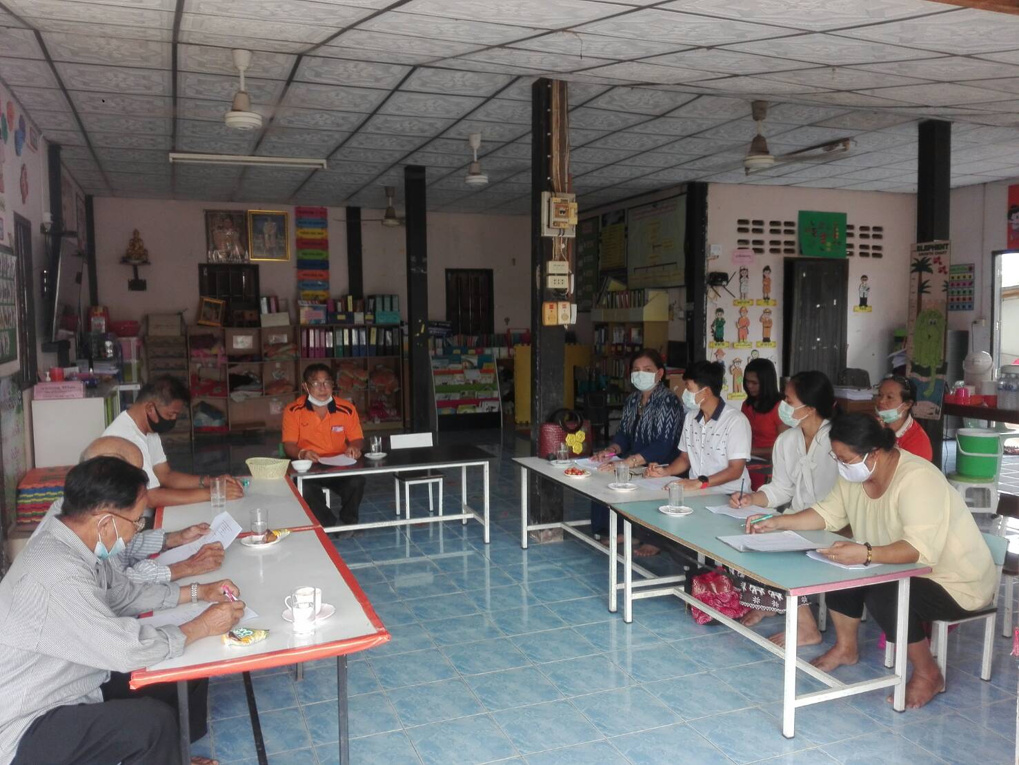 วันที่ 25 มิถุนายน 2563 เวลา 10.00 น. นายสุนันท์ ทองกัลยา นายกเทศมนตรีตำบลยางชุม พร้อมกับหัวหน้าส่วนราชการ นางสาวสุลักษณ์คณา ปลัดกอง ปลัดเทศบาลยางชุม และนางสาวสุพิศตรา แก้วอินทร์ หัวหน้าฝ่ายบริหารการศึกษา ได้เข้าร่วมประชุมเกี่ยวกับการเตรียมความพร้อม 