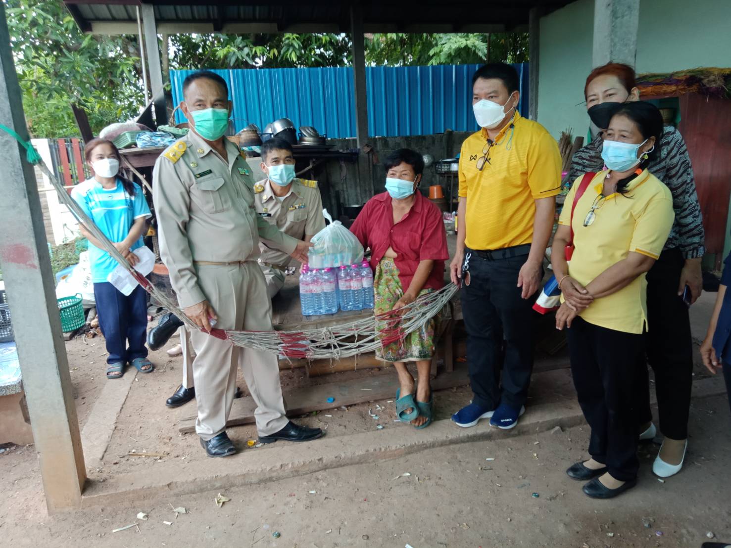 เมื่อวันที่ 9 สิงหาคม 2564 เวลา 10.00 น. นายสมควร ระแพงศรี นายกเทศมนตรีตำบลยางชุม พร้อมด้วยคณะผู้บริหาร ประธานสภาฯ หัวหน้าส่วนราชการ ออกเยี่ยมผู้สูงอายุ ผู้พิการ ผู้ด้อยโอกาส ในเขตเทศบาลตำบลยางชุม