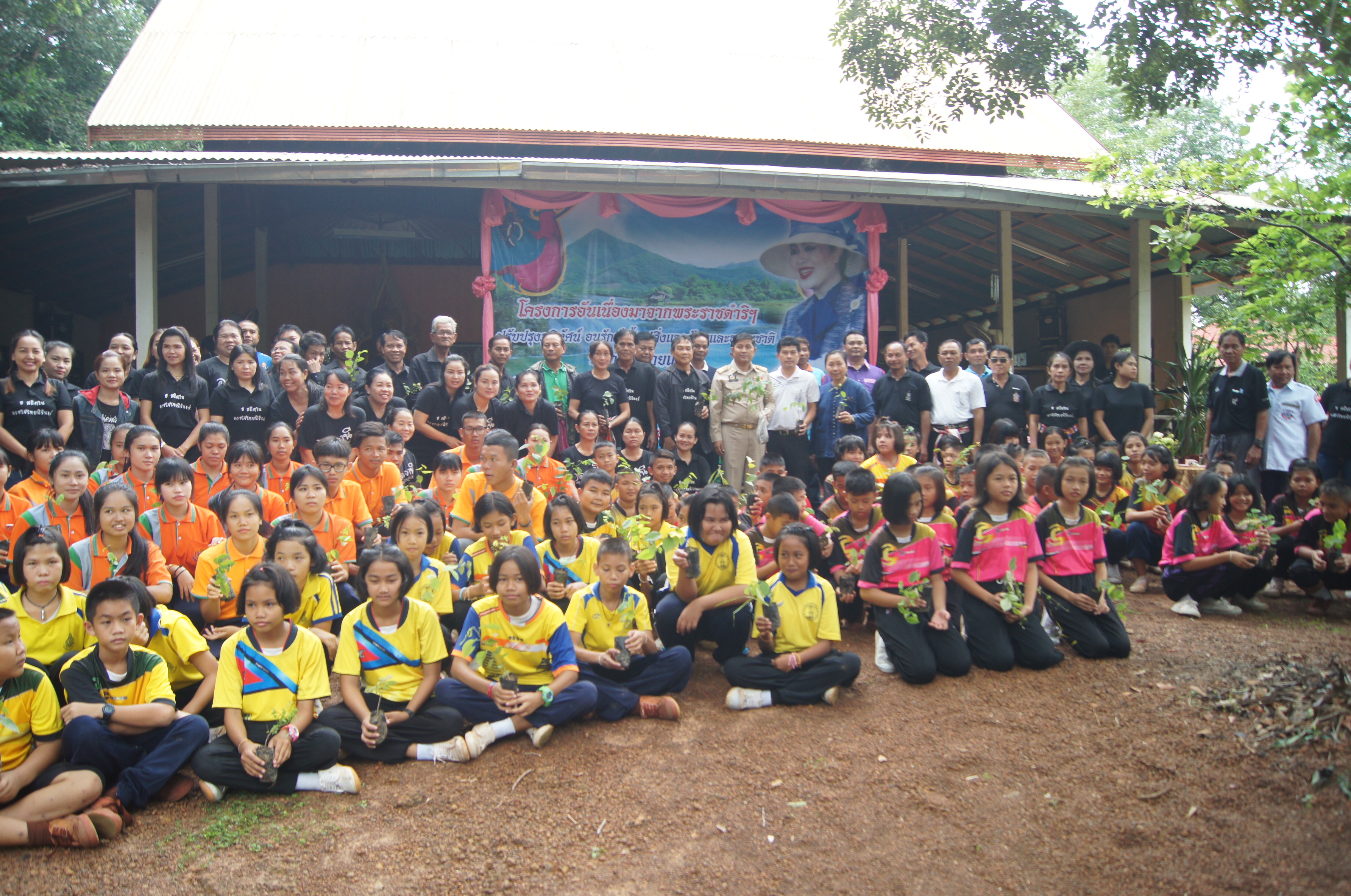 กิจกรรมปลูกป่าถวายแม่ 2560