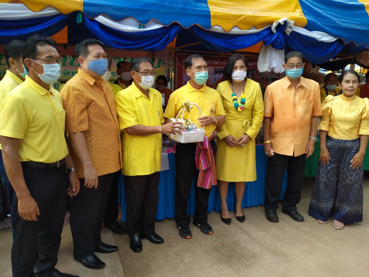 โครงการจังหวัดเคลื่อนที่จัดนิทรรศการแสดงและจำหน่ายผลิตภัณฑ์ชมชุน (OTOP) ประจำปีงบประมาณ 2563 ณ วัดเจริญศรัทธา บ้านหนองเม็ก หมู่ที่ 13 ต. ขอนยูง อ. กุดจับ จ. อุดรธานี 