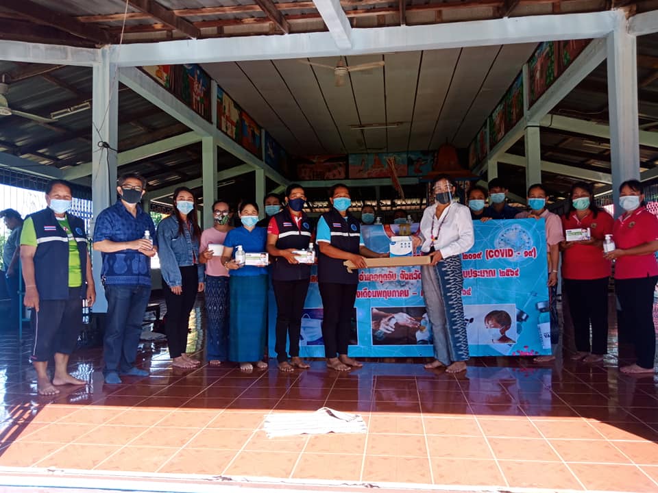 วันที่ 1 มิถุนายน 2564 เทศบาลตำบลยางชุม นำโดยนางสาวสุลักษณ์คณา ปลัดกอง ปลัดเทศบาลตำบลยางชุม พร้อมด้วยข้าราชการ พนักงานเทศบาลตำบลยางชุม ออกพื้นที่แจกวัสดุอุปกรณ์ เพื่อป้องกันโรคติดต่อเชื้อไวรัสโคโรนา 2019(COVID-2019)