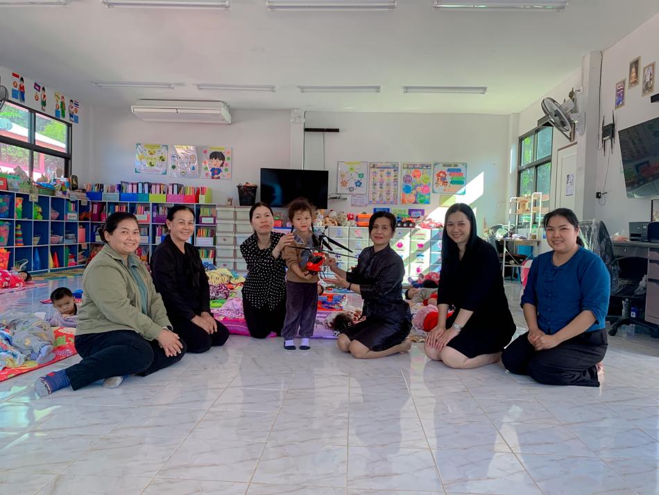 วันที่ 7 มกราคม 2569 นางสาวรัชนี บุบผาชื่น รองนายกเทศมนตรีตำบลยางชุม พร้อมด้วยนางรพีพรรณ ปานะถึก ปลัดเทศบาลตำบลยางชุม และนางสุดาภรณ์ ศรีหิรัญ รองปลัดเทศบาลตำบลยางชุม ออกเยี่ยมศูนย์พัฒนาเด็กเล็กศรีชมชื่นสว่างอารมณ์ ต.เชียงเพ็ง อ.กุดจับ จ.อุดรธานี และได้มอบของเล่นให้เด็กเพื่อเสริมสร้างจินตนาการให้เด็กเล็ก