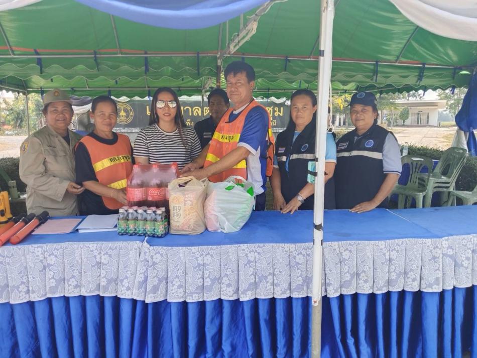 วันที่ 12 เมษายน 2569 ณ หน้าสำนักงานเทศบาลตำบลยางชุม ในนมของคณะผู้บริการเเละเจ้าหน้าที่ผู้ปฏิบัติงาน ขอขอบพระคุณ คุณ พรชุรีย์ ม่วงประกาย หมู่7 บ้านโนนทอง ที่ได้ มอบเครื่องดื่มและอาหารว่างเพื่อสนับสนุนเเละสร้างขวัญกำลังใจให้แก่เจ้าหย้าที่ผู้ปฏิบัติงานประจำด่านตรวจ ในโครงการ ป้องกันและลดอุบัติเหตุทางถนนช่วงเทศกาลสงกรานต์ พ.ศ.2569 ทางเทศบาลตำบลยางชุม ขอกราบขอบพระคุณในความเมตตาของท่านมา ณ โอกาสนี้ ซึ่งน้ำใจในครั้งนี้จะเป็นพลังสำคัญให้เจ้าหน้าที่ได้ปฏิบัติหน้าที่ดูแลความปลอดภัยของพี่น้องประชาชนอย่างเต็มกำลังต่อไป