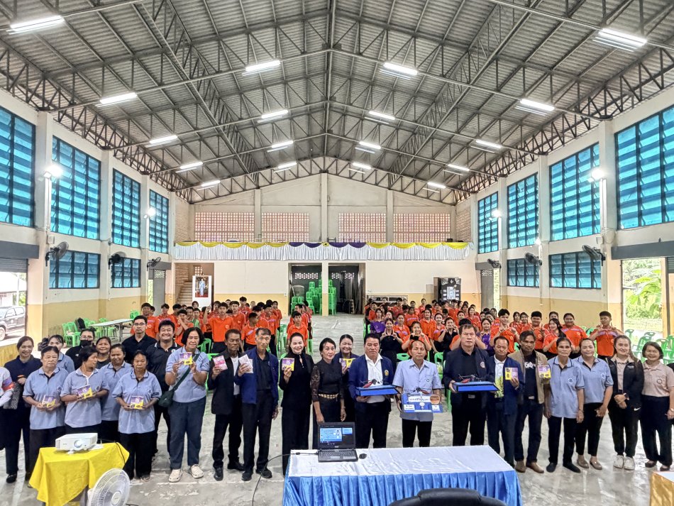 วันที่  19 สิงหาคม  2569 เทศบาลตำบลยางชุม ได้จัดโครงการป้องกันเเละควบคุมโรคไข้เลือดออกประจำปีงบประมาณ พ.ศ. 2569 โดยมี นายสุมิตร มาบุญ รองนายกเทศมนตรีตำบลยางชุม เป็นประธานในพิธีเปิดโครงการดังกล่าว  เเละนางสุดาภรณ์ ศรีหิรัญ รองปลัดเทศบาลตำบลยางชุม กล่าวรายงาน โดยมี คณะผู้บริหาร สมาชิกสภาเทศบาลตำบลยางชุม อสม.ในเขตเทศบาลตำบลยางชุม หัวหน้าส่วนราชการ พนักงานเทศบาล  คณะคุณครู นักเรียน อสม ประชาชน เข้าร่วม ณ หอประชุมโรงเรียนเชียงเพ็งวิทยา อำเภอกุดจับ  จังหวัดอุดรธานี