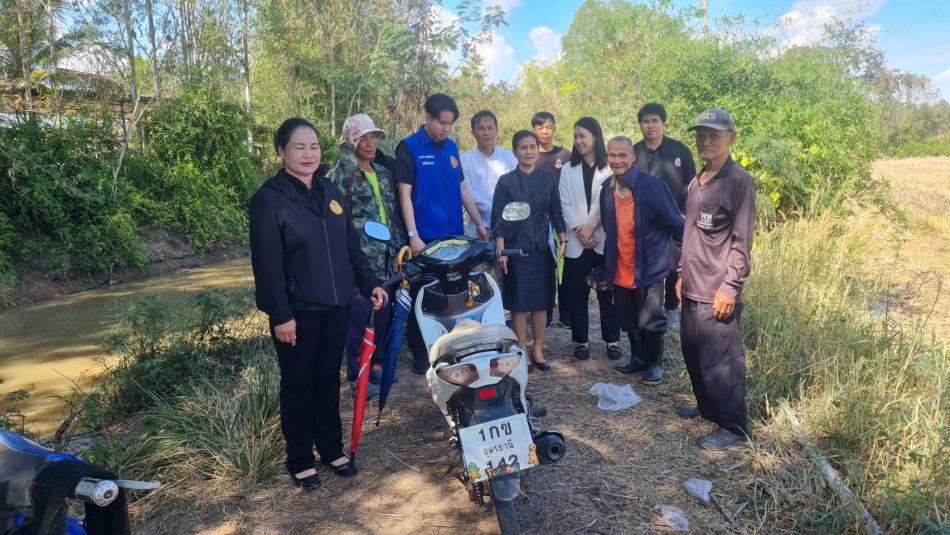 วันพุธที่ 24 ธันวาคม 2568  นายสมควร ระแพงศรี นายกเทศมนตรีตำบลยางชุม มอบหมายให้ นางรพีพรรณ ปานะถึก ปลัดเทศบาลตำบลยางชุม  นางสุดาภรณ์ ศรีหิรัญ รองปลัดเทศบาล นายกฤตธนา หงษ์วงศ์ ผู้อำนวยการกองช่าง นายประกาศ สีหานาวี นายช่างโยธาฯ  และสมาชิกสภาเทศบาลฯ   ลงพื้นที่สำรวจแหล่งน้ำขนาดเล็กในเขตพื้นที่ หมู่ 7 บ้านโนนทอง ตำบลเชียงเพ็ง อำเภอกุดจับ จังหวัดอุดรธานี